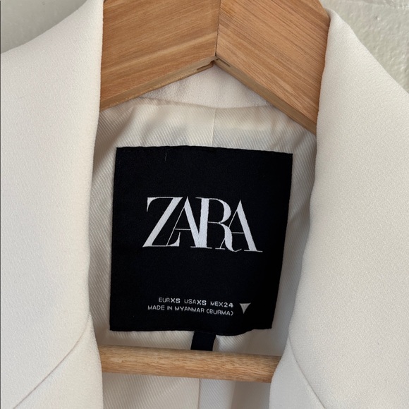 EUC Zara Women's Double-Breasted Cream Slightly Oversized Blazer Size XS - Picture 7 of 9